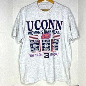 UConn Huskies Womens Vintage 90’s Basketball 3 In A Row Shirt Men size Large EUC